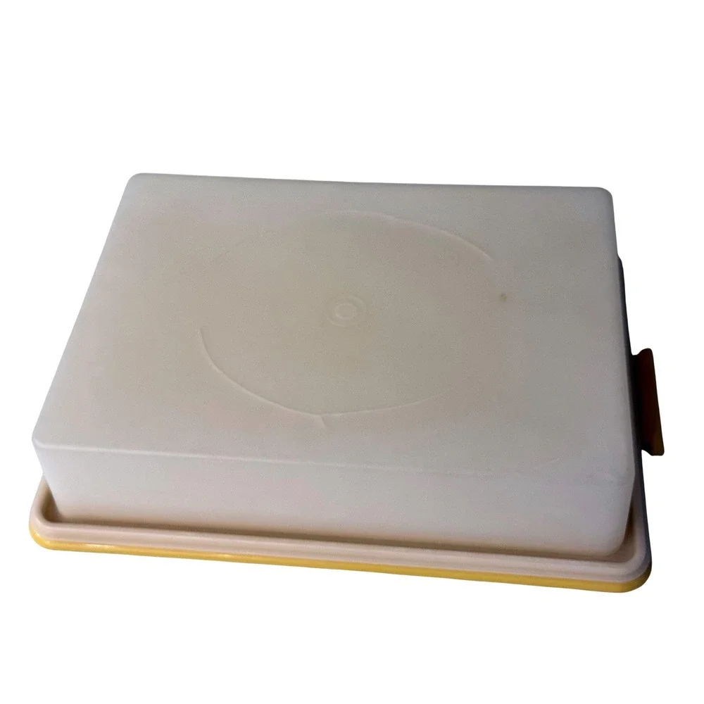 Vintage TUPPERWARE Rectangular Cake Taker 13 x 9 Harvest Gold Base 622